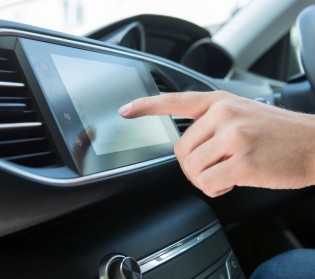 Apple CarPlay vs Android Auto