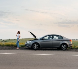 Actions to Take If Your Car Stops In The Middle Of The Road