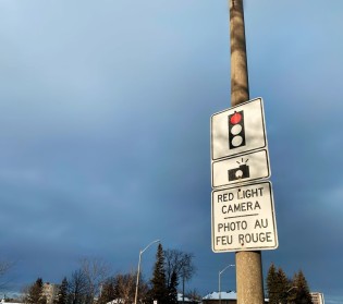 do red light cameras flash