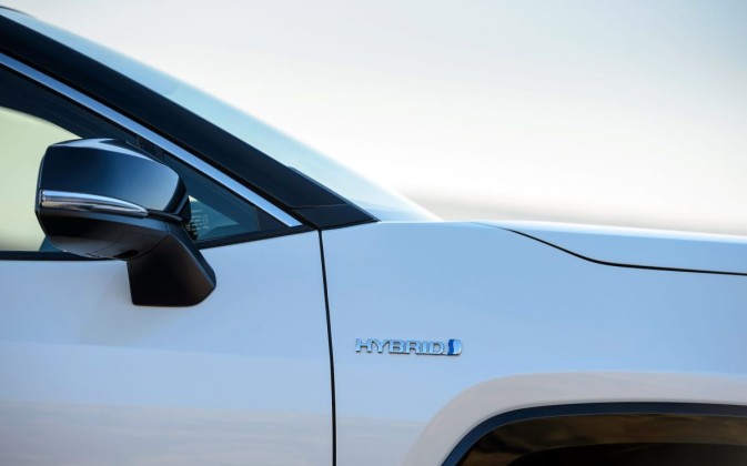 how does a hybrid car work